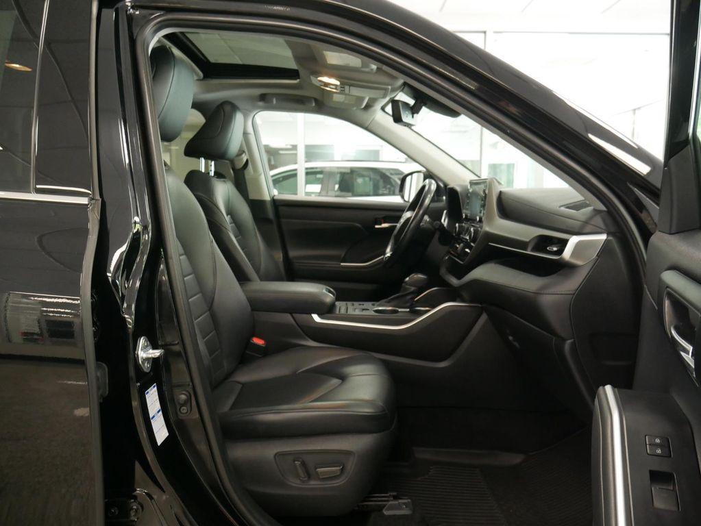 used 2021 Toyota Highlander car, priced at $32,888