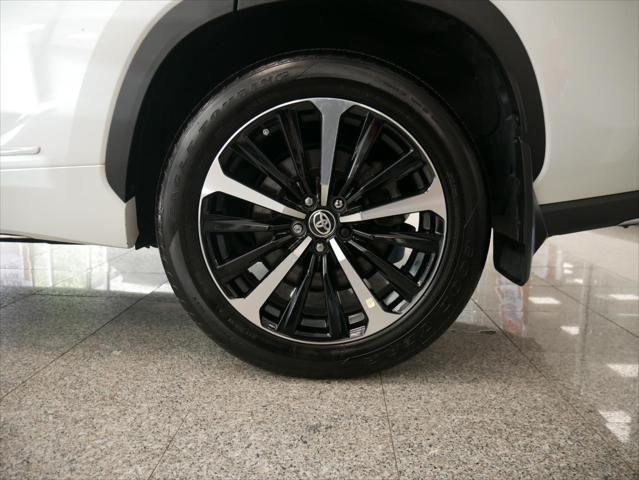 used 2022 Toyota Highlander car, priced at $38,988