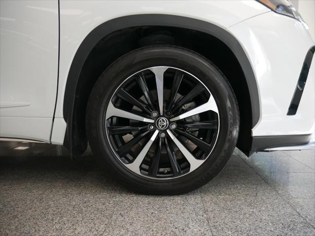 used 2022 Toyota Highlander car, priced at $38,988