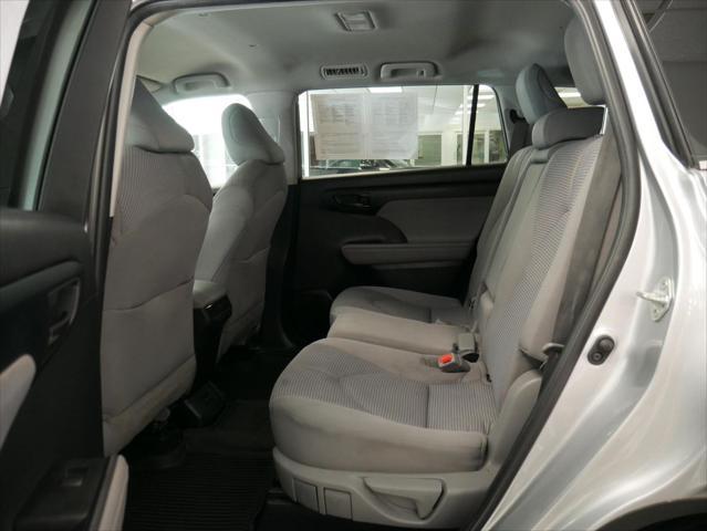 used 2022 Toyota Highlander car, priced at $32,988