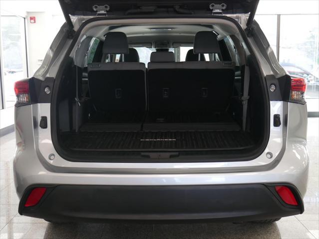 used 2022 Toyota Highlander car, priced at $32,988