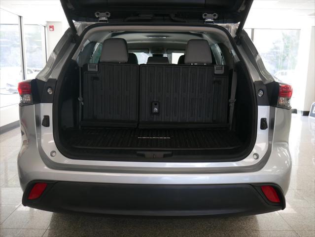 used 2022 Toyota Highlander car, priced at $32,988