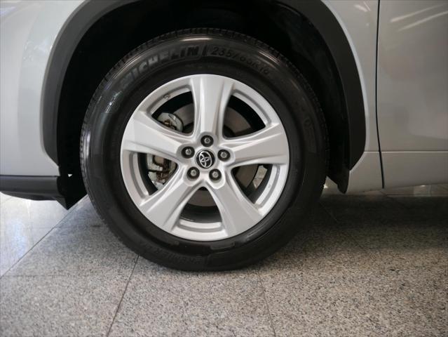used 2022 Toyota Highlander car, priced at $32,988