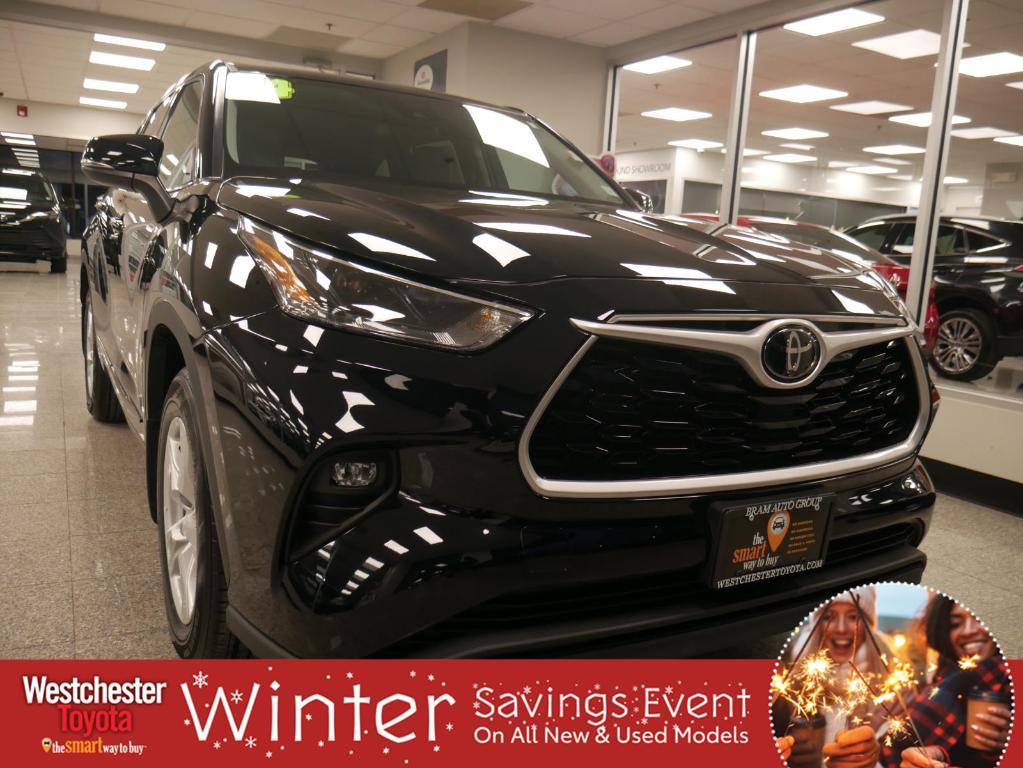 used 2022 Toyota Highlander car, priced at $32,388