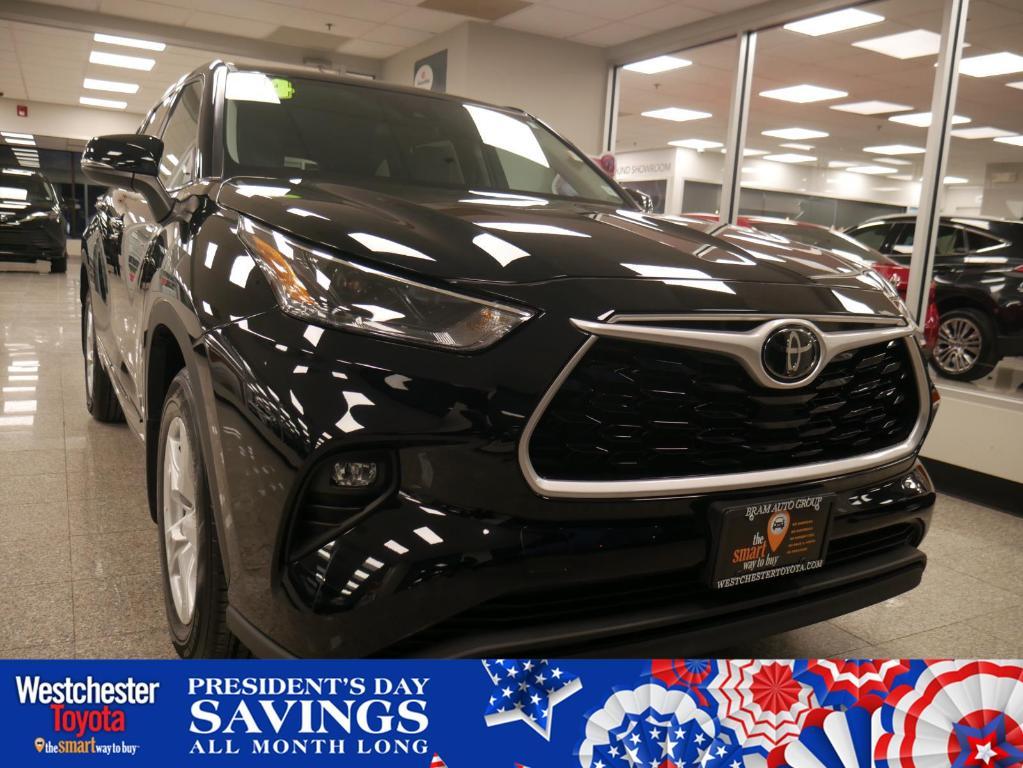 used 2022 Toyota Highlander car, priced at $32,288