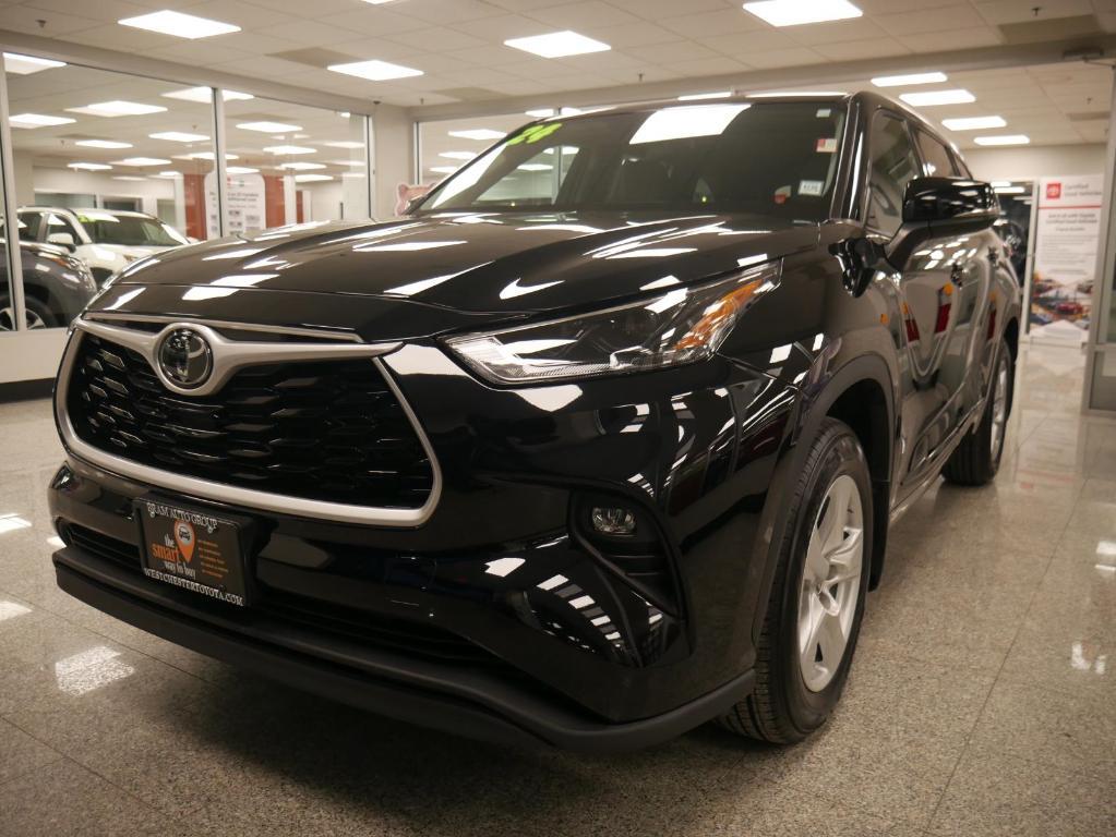 used 2022 Toyota Highlander car, priced at $32,388