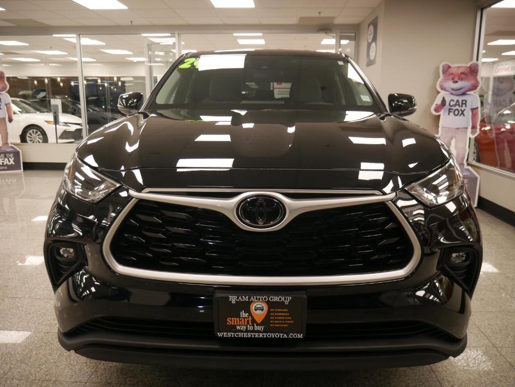 used 2022 Toyota Highlander car, priced at $32,388