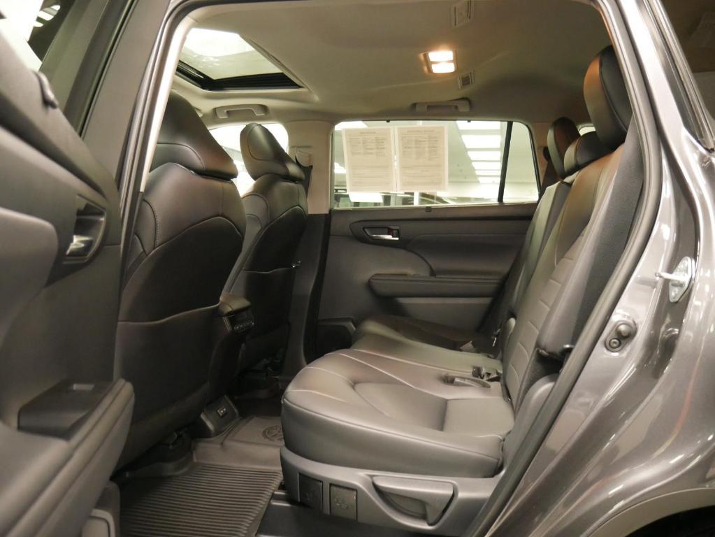 used 2024 Toyota Highlander car, priced at $43,988