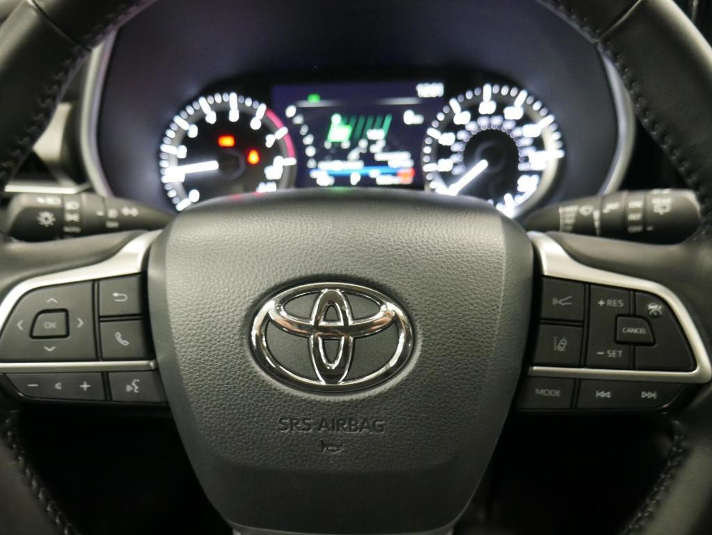 used 2024 Toyota Highlander car, priced at $43,988