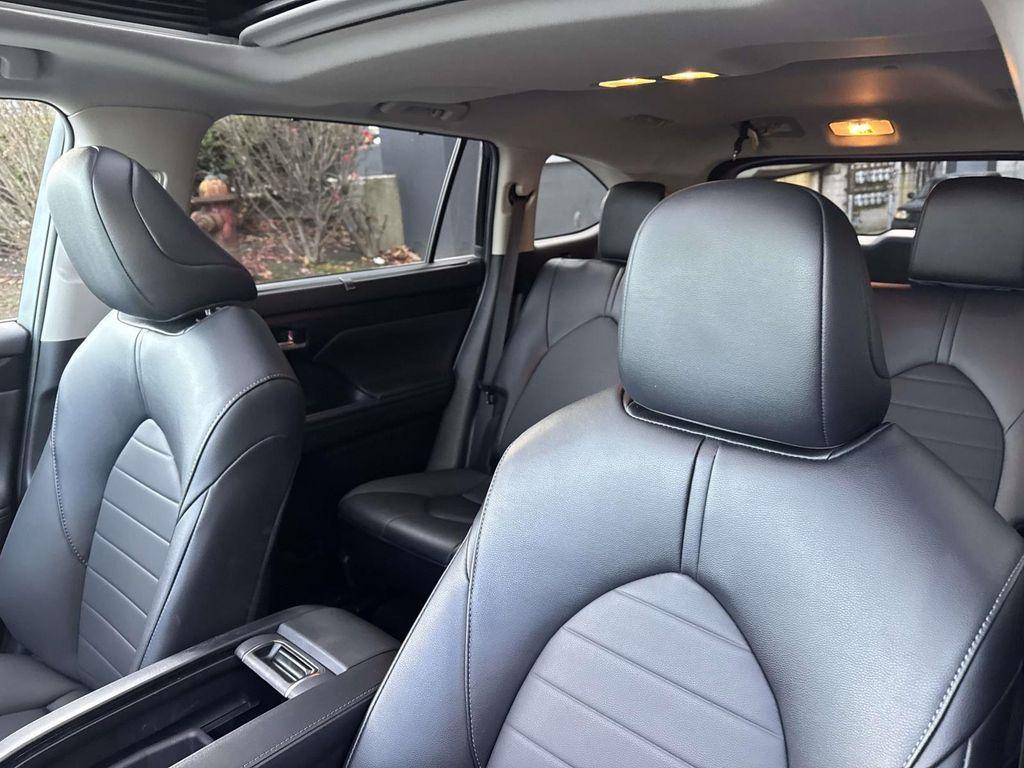 used 2025 Toyota Highlander car, priced at $39,988