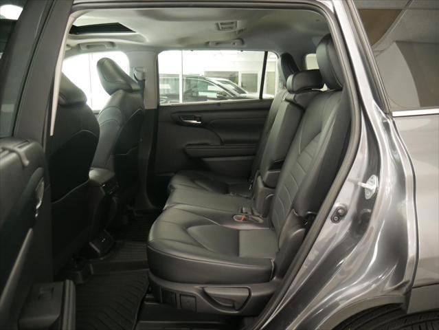 used 2021 Toyota Highlander car, priced at $32,888