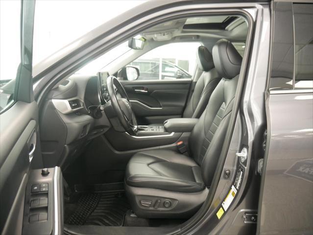 used 2021 Toyota Highlander car, priced at $32,888