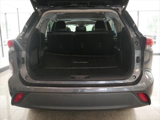 used 2021 Toyota Highlander car, priced at $32,888