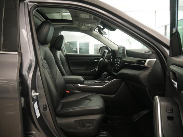 used 2021 Toyota Highlander car, priced at $32,888