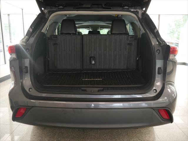 used 2021 Toyota Highlander car, priced at $32,888