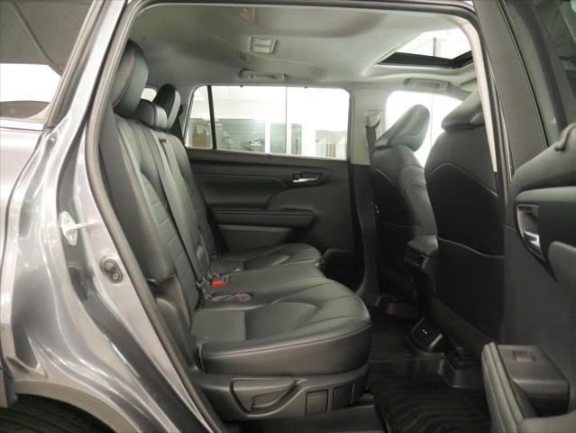 used 2021 Toyota Highlander car, priced at $32,888
