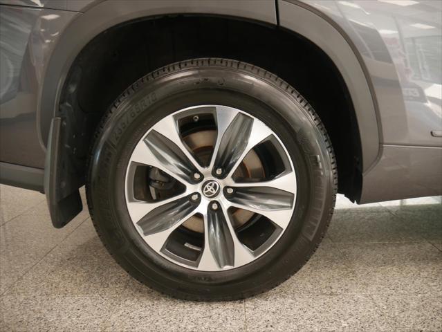 used 2021 Toyota Highlander car, priced at $32,888