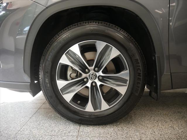 used 2021 Toyota Highlander car, priced at $32,888