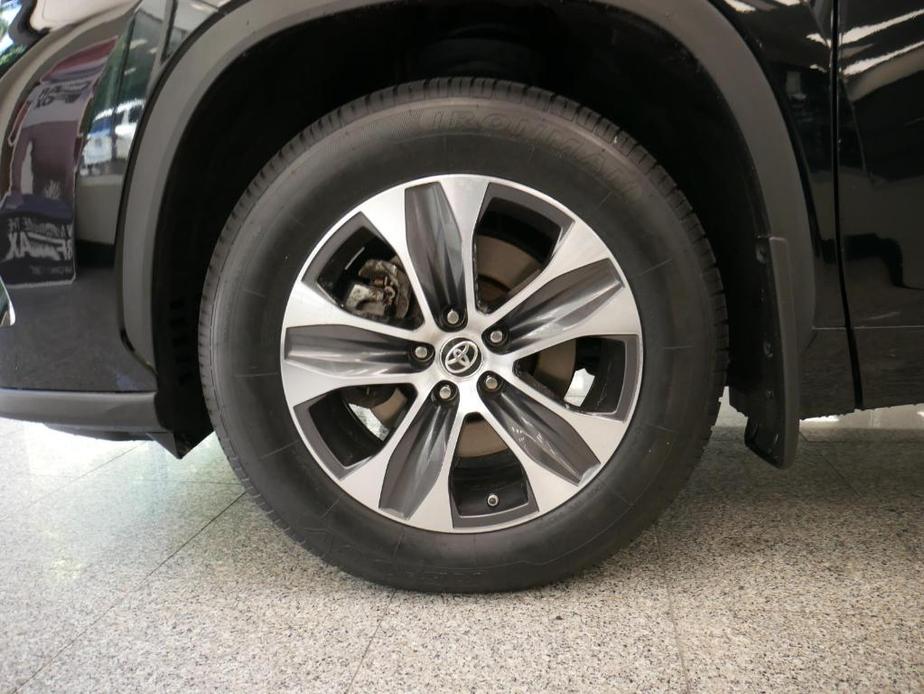 used 2021 Toyota Highlander car, priced at $33,488