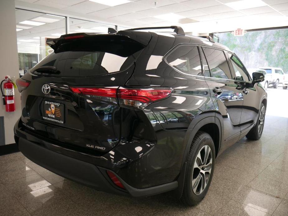 used 2021 Toyota Highlander car, priced at $33,488