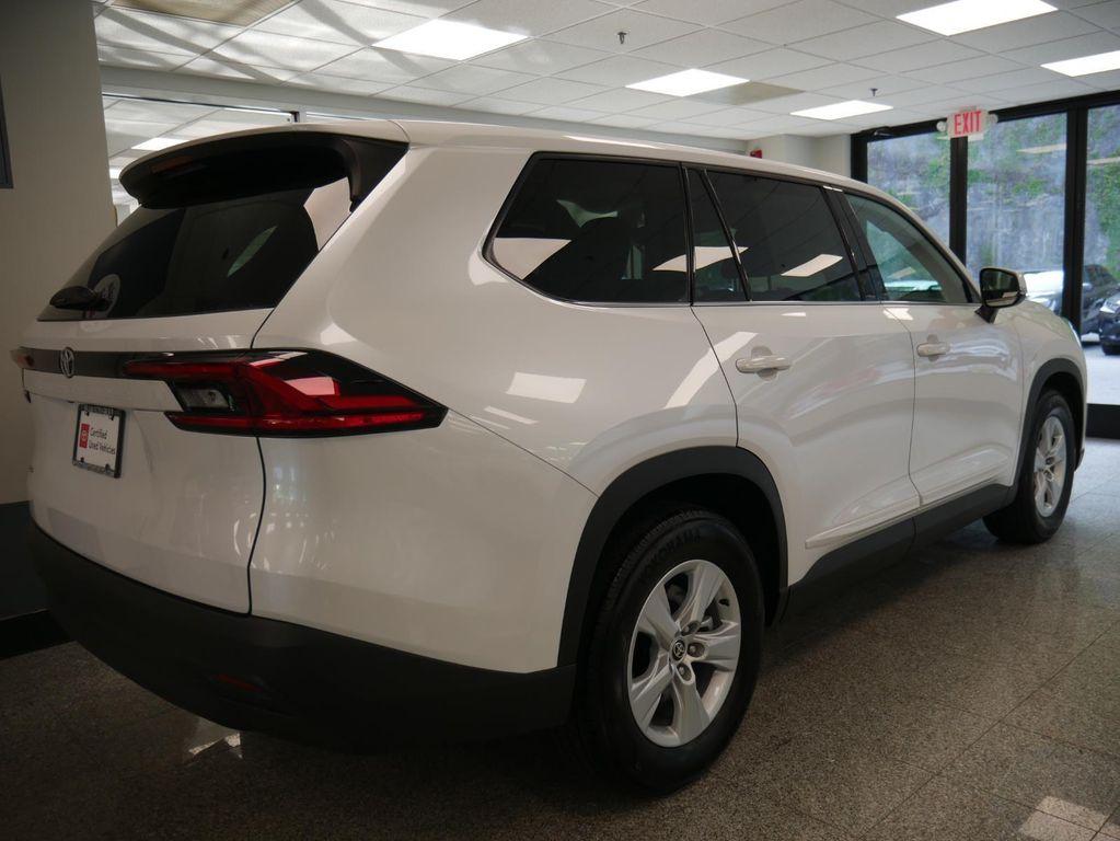 used 2025 Toyota Highlander car, priced at $44,488