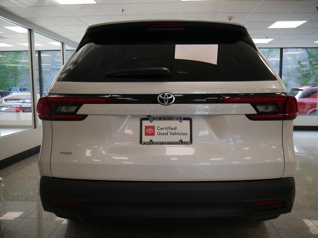 used 2025 Toyota Highlander car, priced at $44,488
