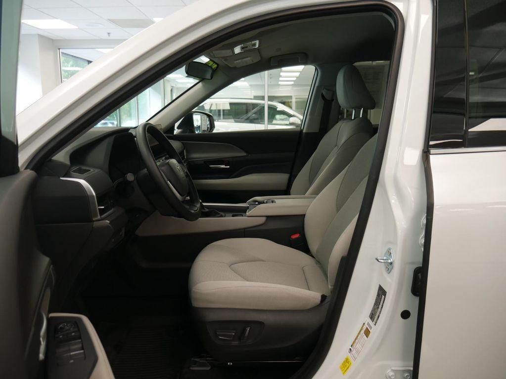 used 2025 Toyota Highlander car, priced at $44,488
