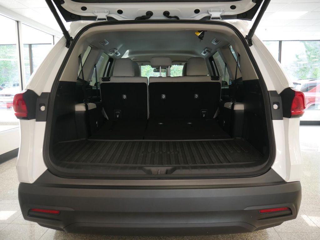 used 2025 Toyota Highlander car, priced at $44,488