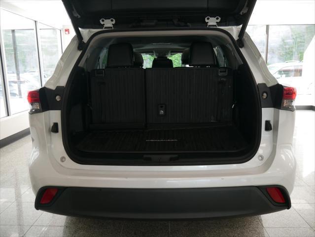 used 2022 Toyota Highlander car, priced at $34,988