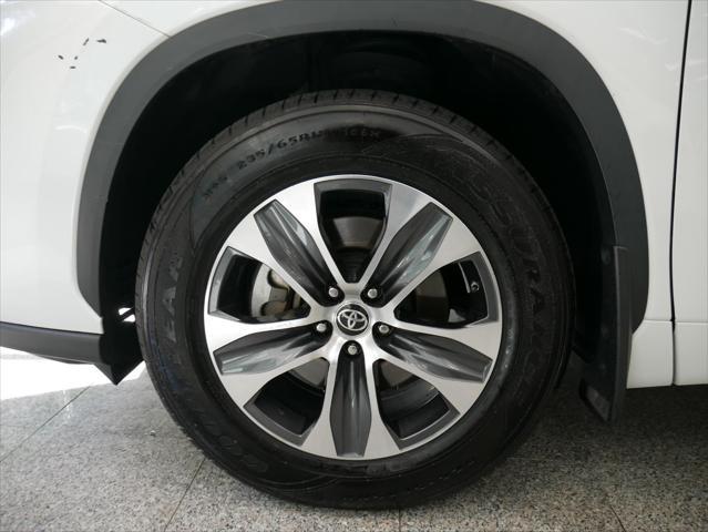 used 2022 Toyota Highlander car, priced at $34,988