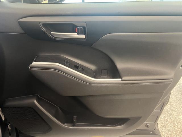 used 2023 Toyota Highlander car, priced at $40,788