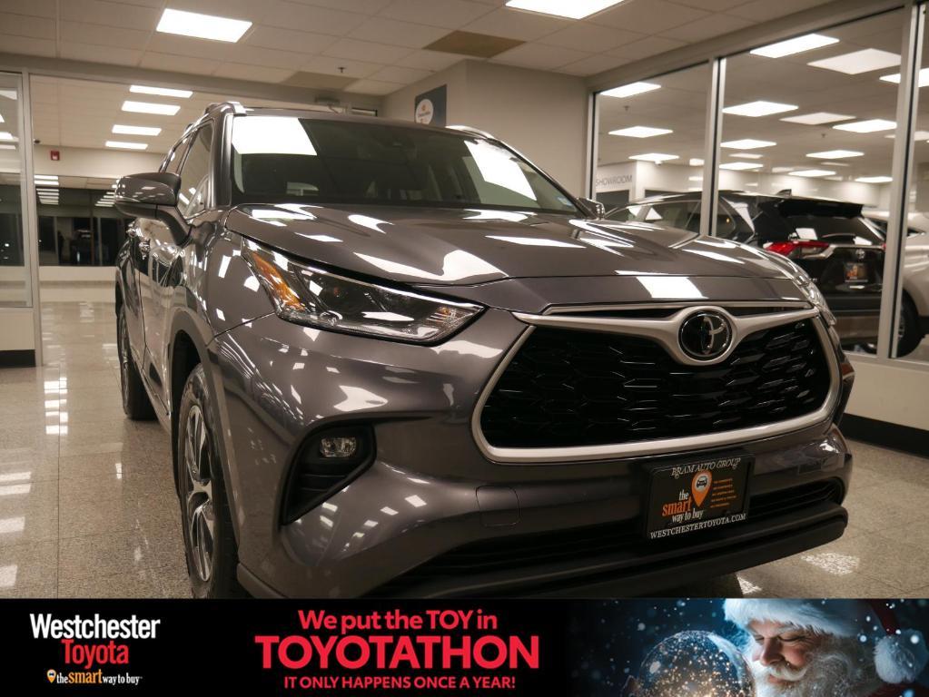 used 2021 Toyota Highlander car, priced at $30,588