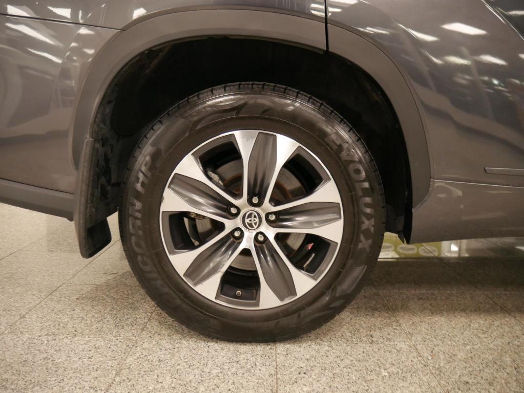 used 2021 Toyota Highlander car, priced at $30,588