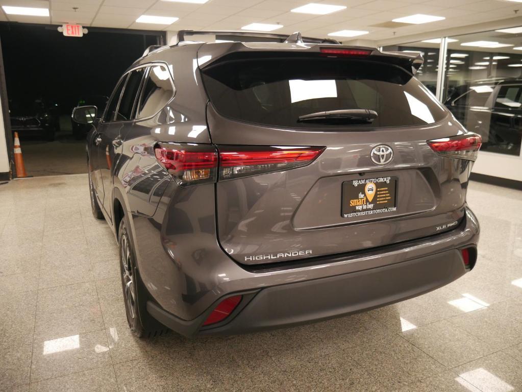 used 2021 Toyota Highlander car, priced at $30,588