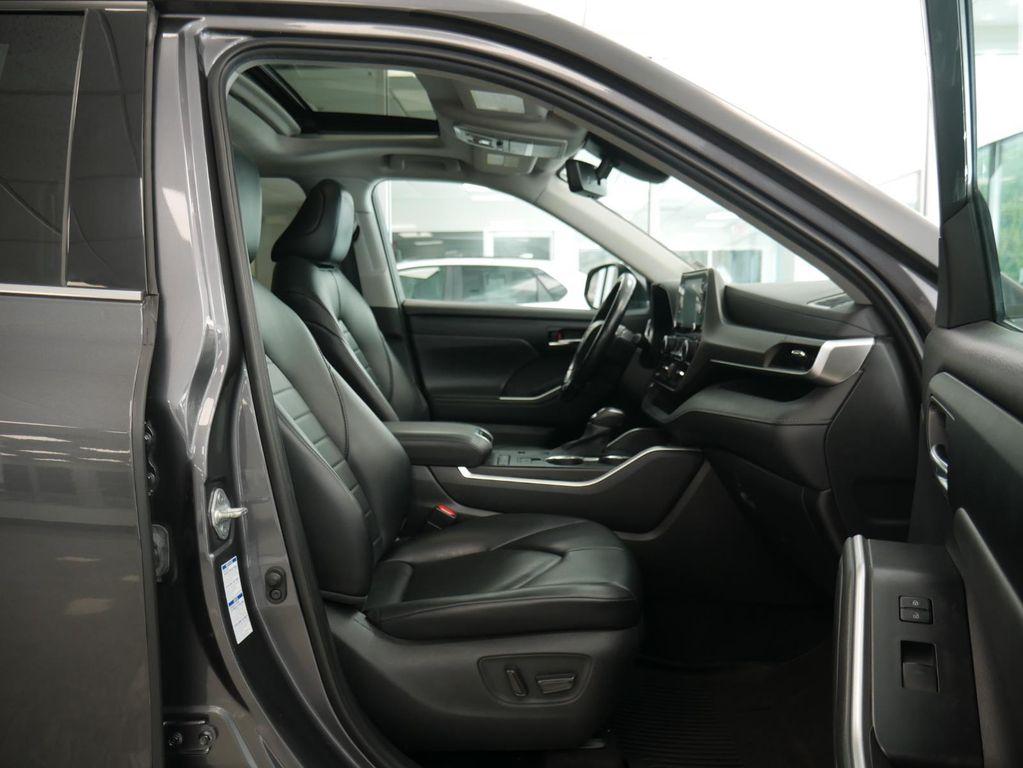 used 2021 Toyota Highlander Hybrid car, priced at $29,888