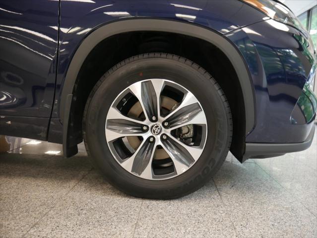 used 2023 Toyota Highlander car, priced at $37,888