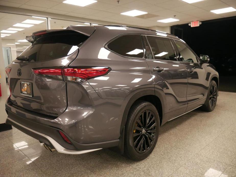 used 2022 Toyota Highlander car, priced at $41,588