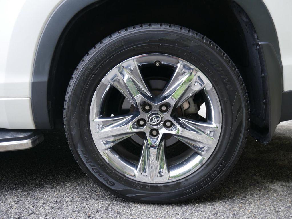 used 2019 Toyota Highlander Hybrid car, priced at $32,588