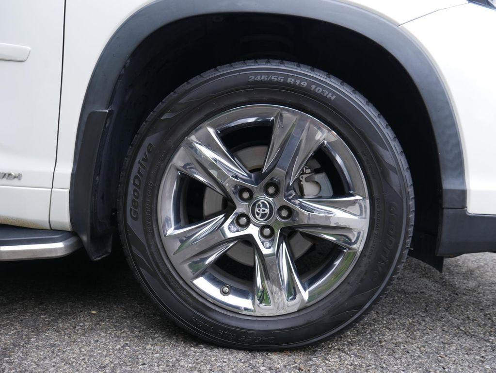 used 2019 Toyota Highlander Hybrid car, priced at $32,588