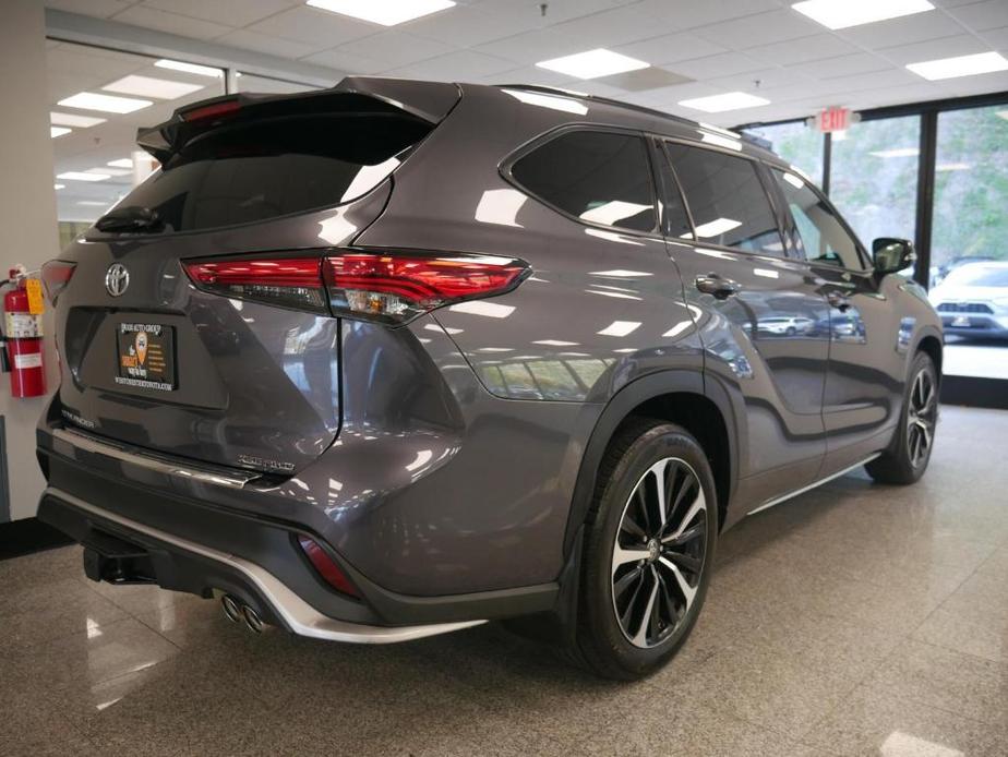 used 2022 Toyota Highlander car, priced at $39,688