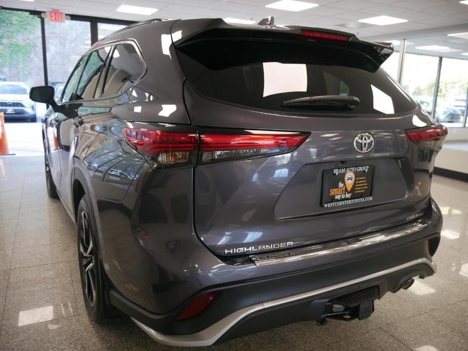 used 2022 Toyota Highlander car, priced at $39,688