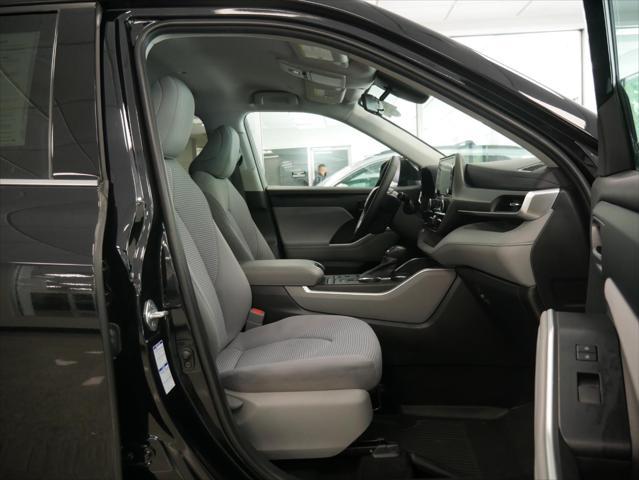 used 2022 Toyota Highlander car, priced at $33,488