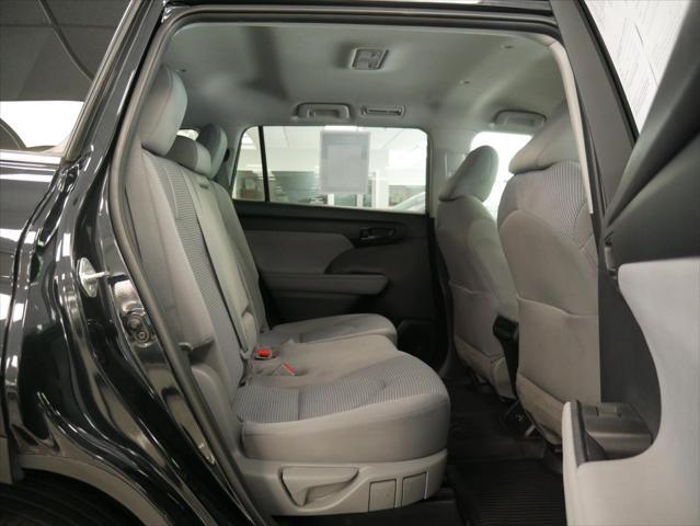 used 2022 Toyota Highlander car, priced at $33,488