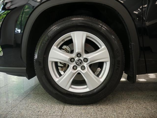 used 2022 Toyota Highlander car, priced at $33,488