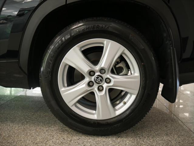 used 2022 Toyota Highlander car, priced at $33,488
