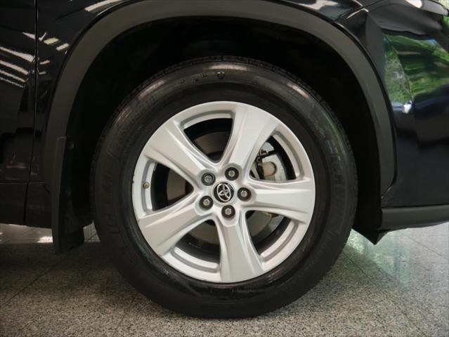 used 2022 Toyota Highlander car, priced at $33,488