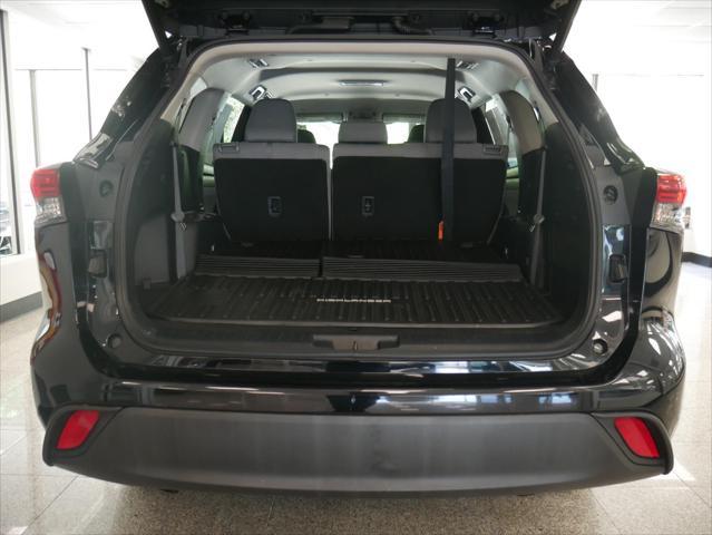 used 2022 Toyota Highlander car, priced at $33,488