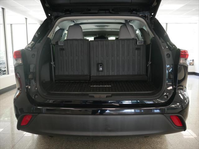 used 2022 Toyota Highlander car, priced at $33,488