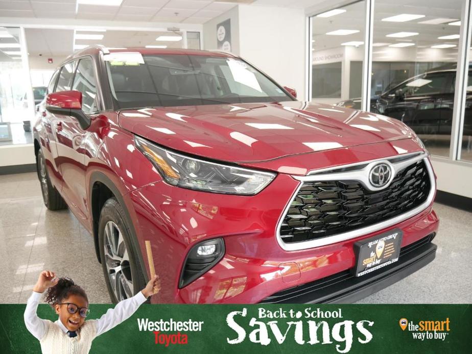 used 2022 Toyota Highlander car, priced at $35,788