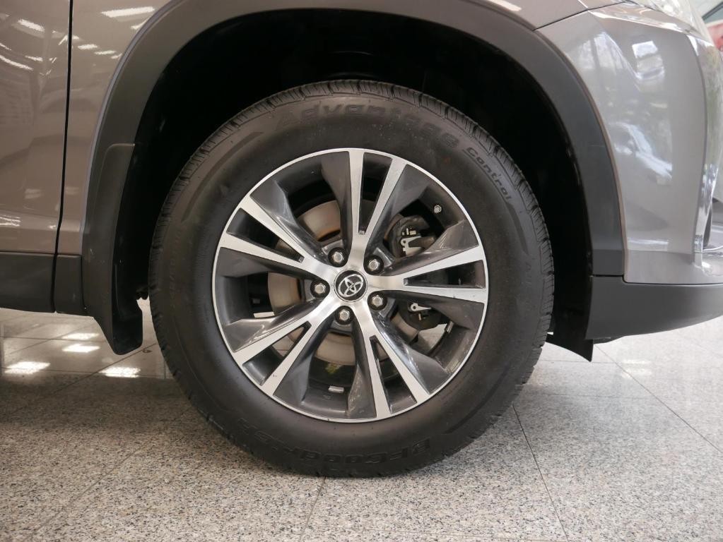 used 2019 Toyota Highlander car, priced at $26,888